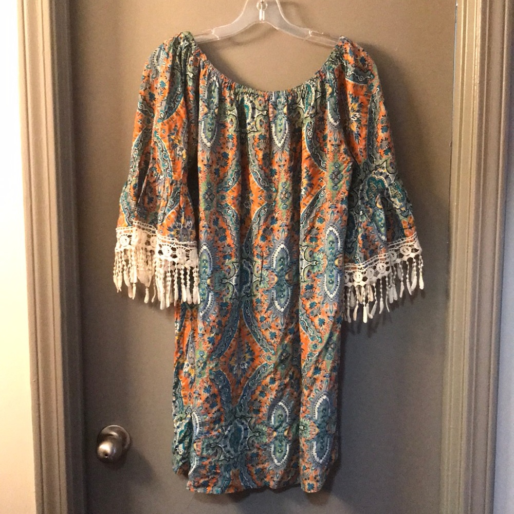 Dress can be worn off the shoulders